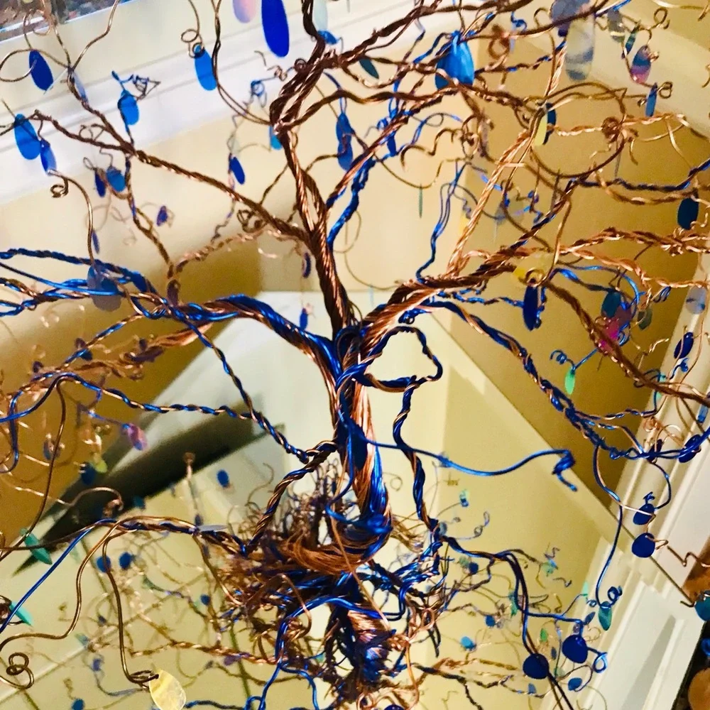 Beautiful blue breezy wire tree (25%=$44) lowest price ever (excluding coupons) - Picture 1 of 7
